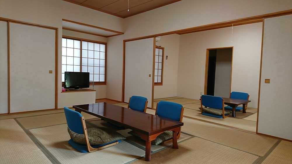 A room for large groups with tatami mats